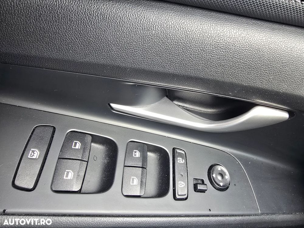 Hyundai Elantra 1.6 l 123 CP CVT Comfort - 16