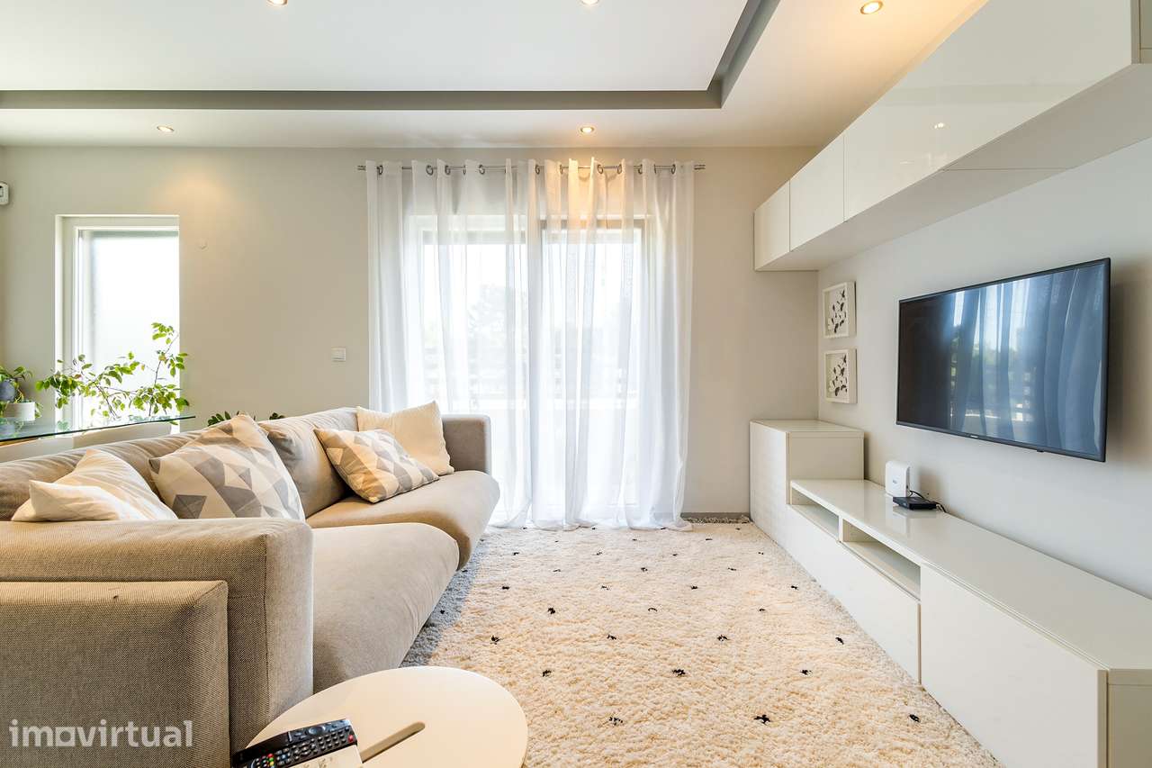 Moradia Geminada T3 | 2 Suites | Quinta do Conde - Grande imagem: 4/28