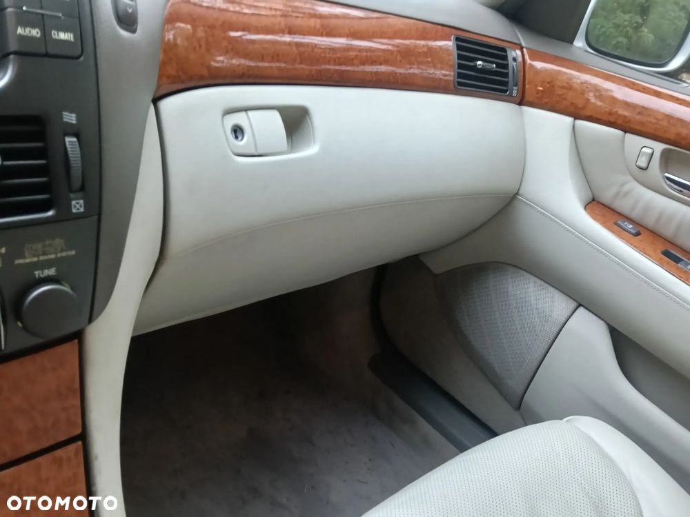 Lexus LS - 8