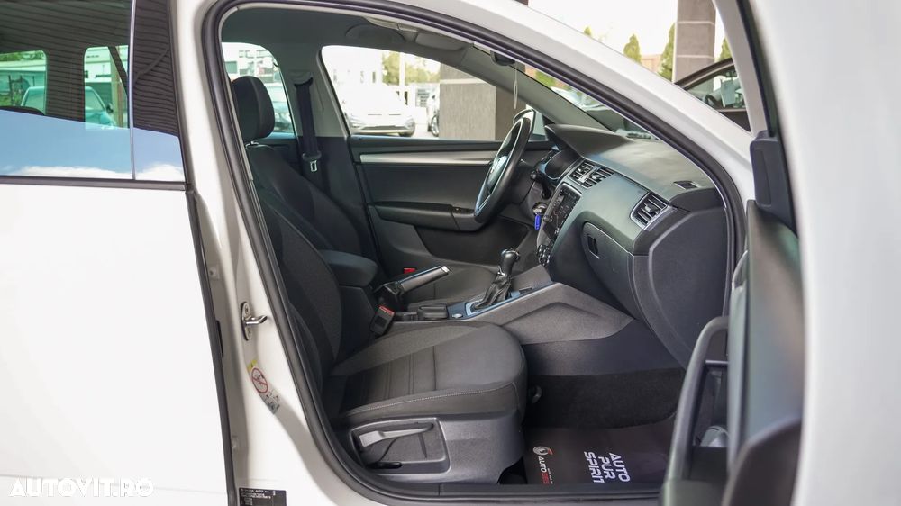 Skoda Octavia Combi Diesel 1.6 TDI DSG Ambition - 22