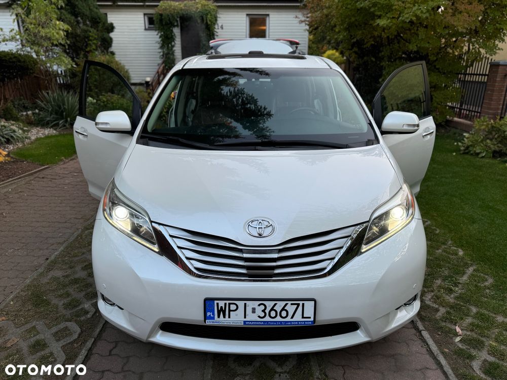 Toyota Sienna - 11