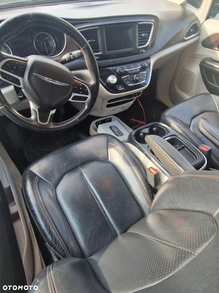 Chrysler Pacifica - 23