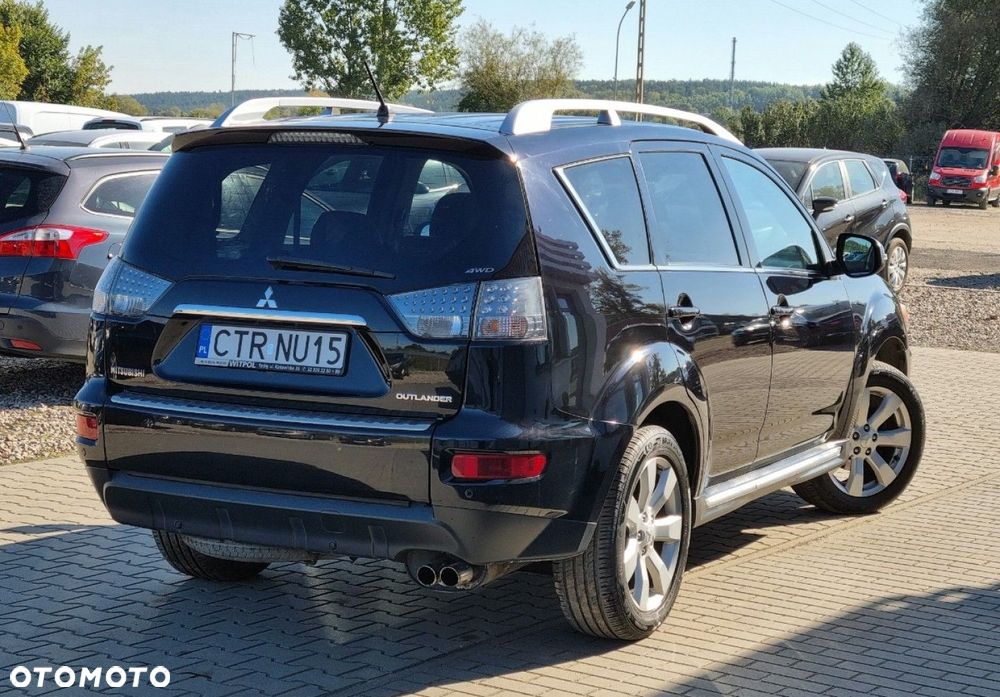 Mitsubishi Outlander - 2