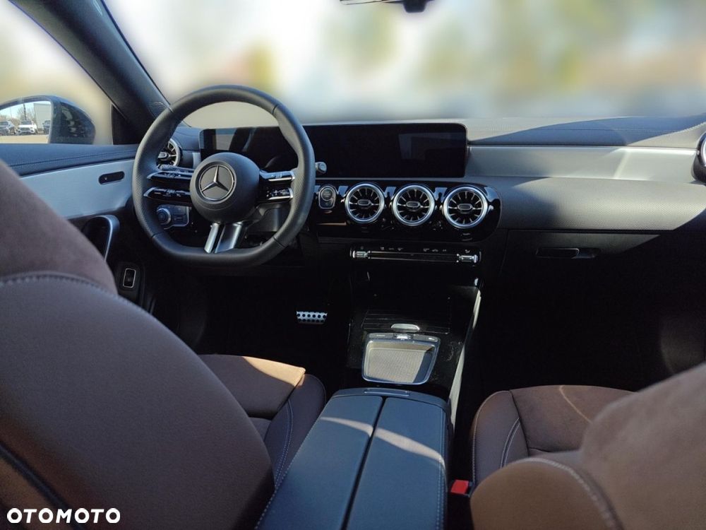 Mercedes-Benz CLA - 13