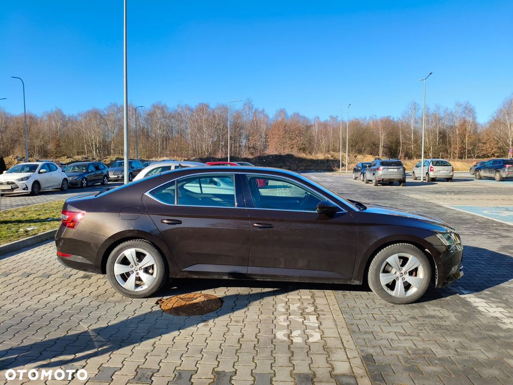 Skoda Superb 2.0 TDI Ambition DSG - 2