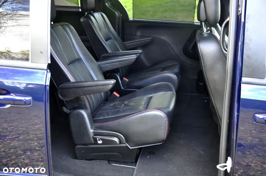 Dodge Grand Caravan - 29
