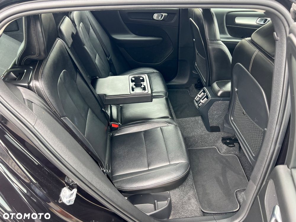 Volvo XC 40 D3 AWD R-Desgin - 24