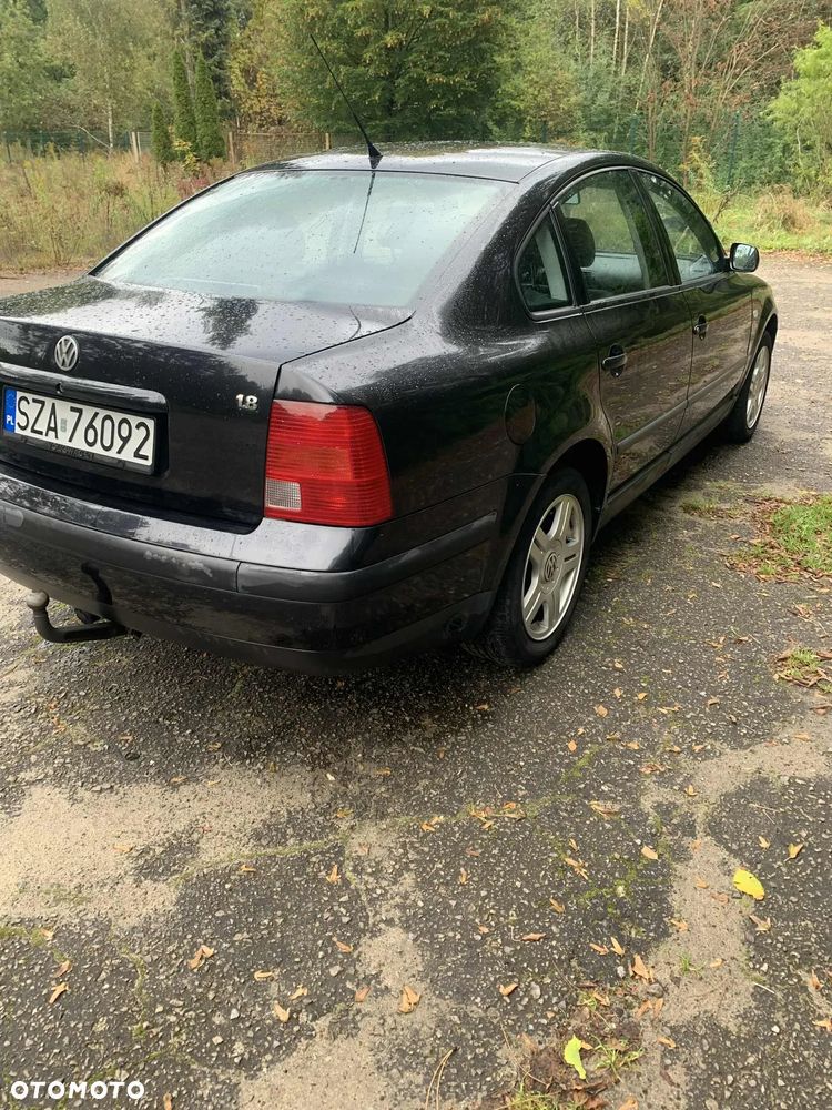 Volkswagen Passat 1.8 - 4