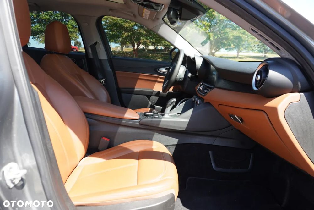 Alfa Romeo Giulia - 14