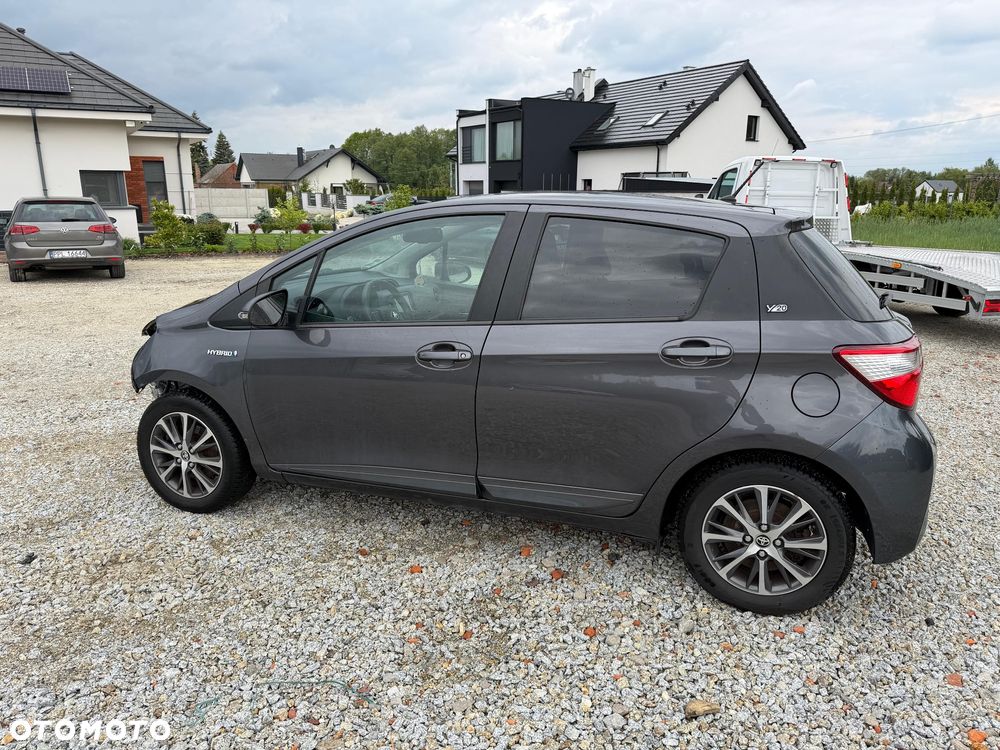 Toyota Yaris Hybrid 100 Life - 2