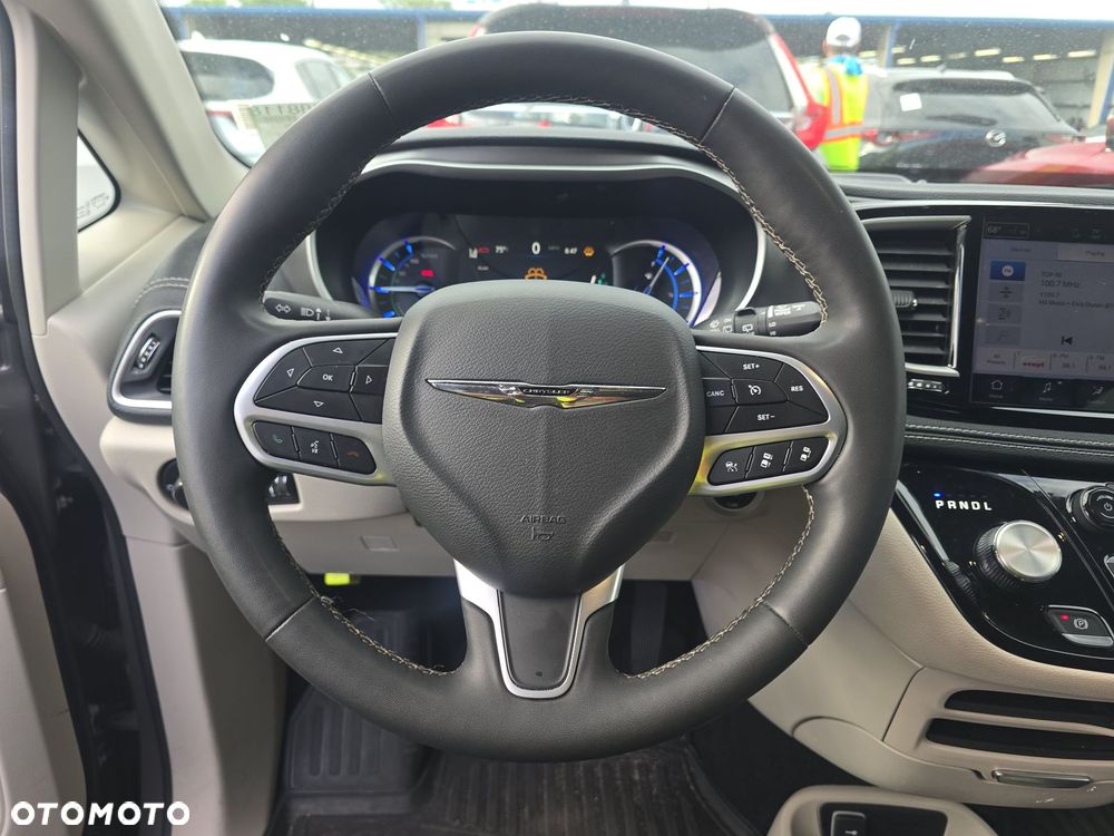 Chrysler Pacifica - 7