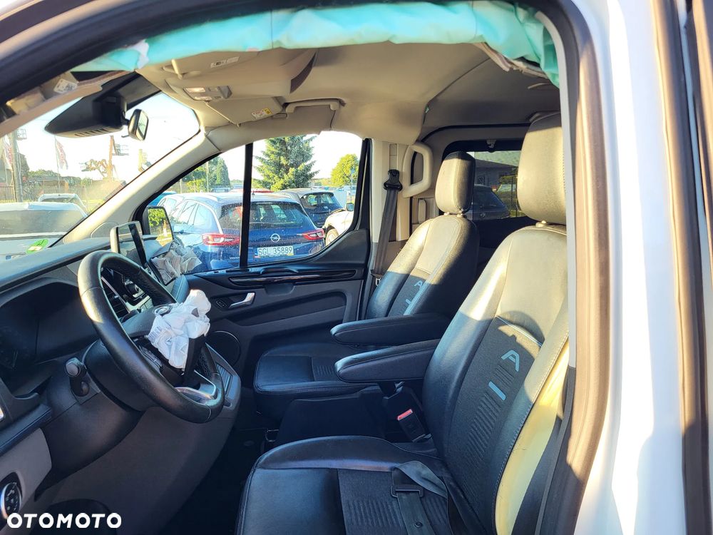 Ford Tourneo Custom - 11