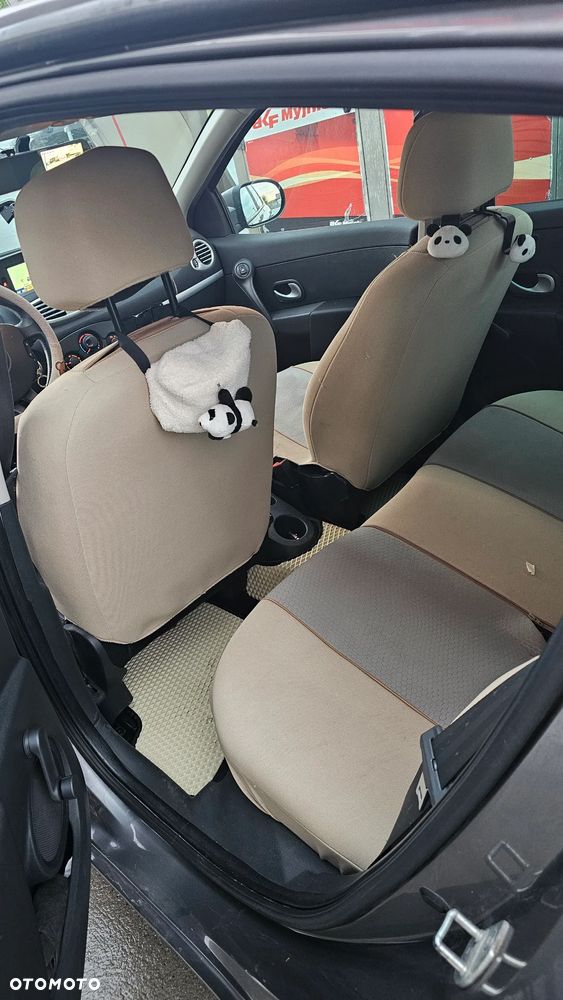 Renault Clio - 11
