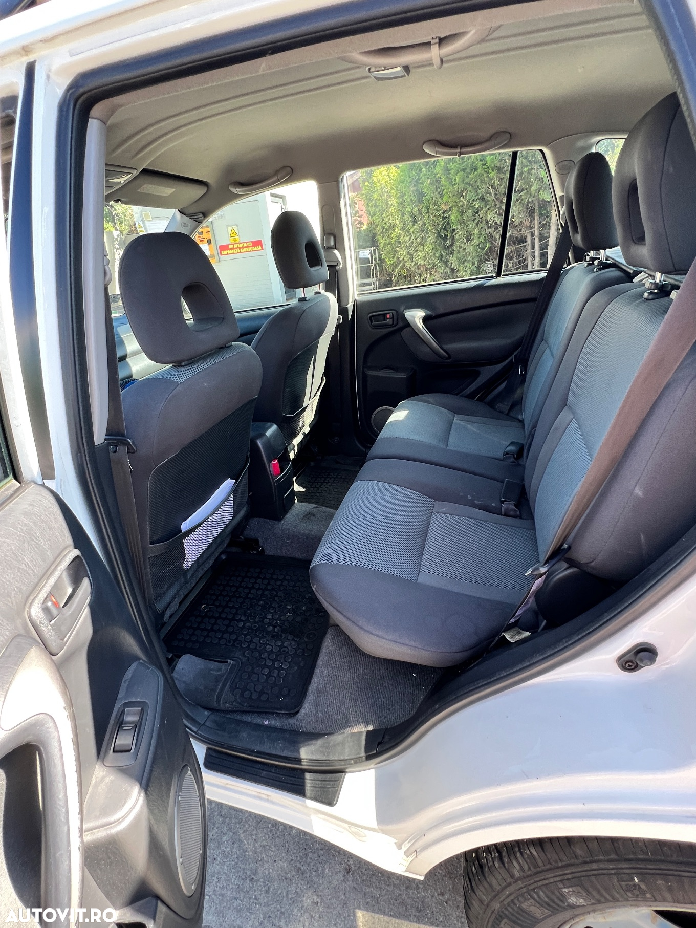 Toyota RAV4 - 10