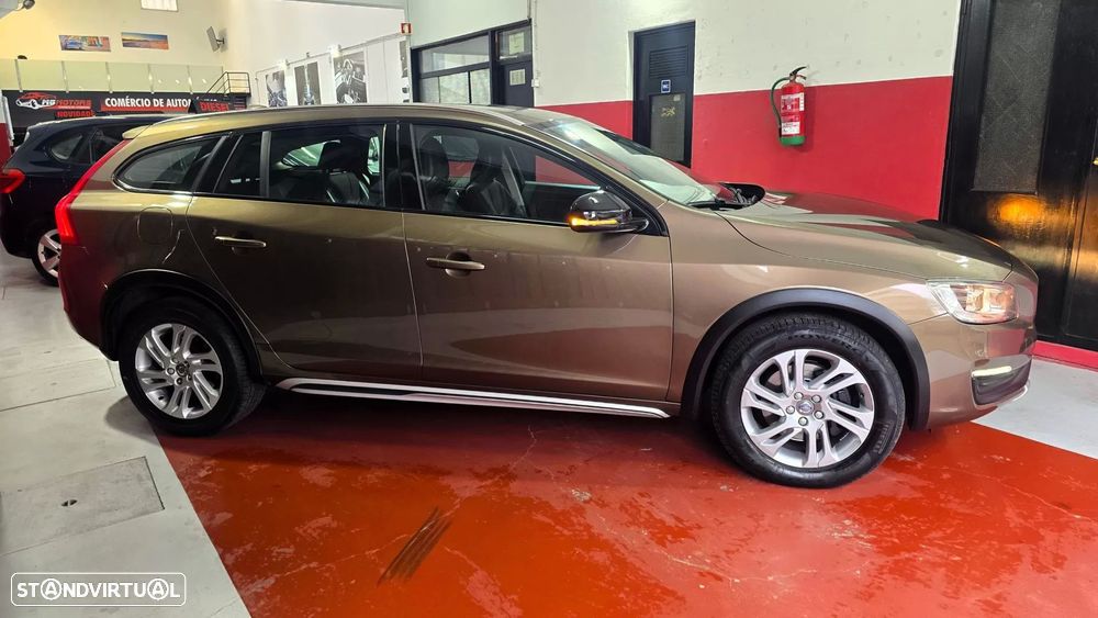 Volvo V60 Cross Country 2.0 D3 Momentum - 6