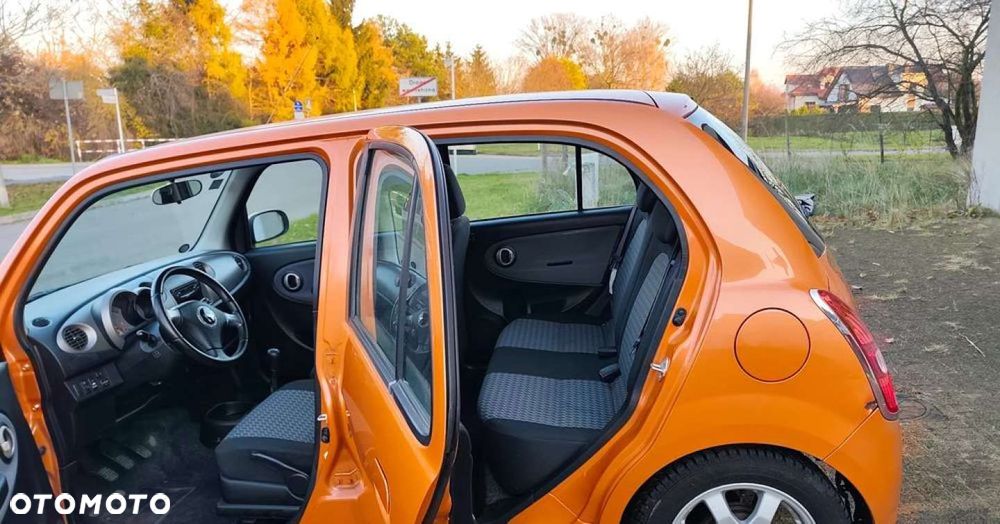 Daihatsu Trevis - 11