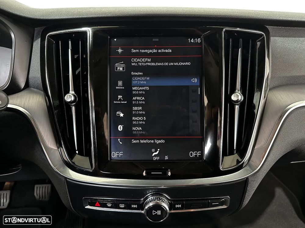 Volvo V60 2.0 D3 Momentum - 28