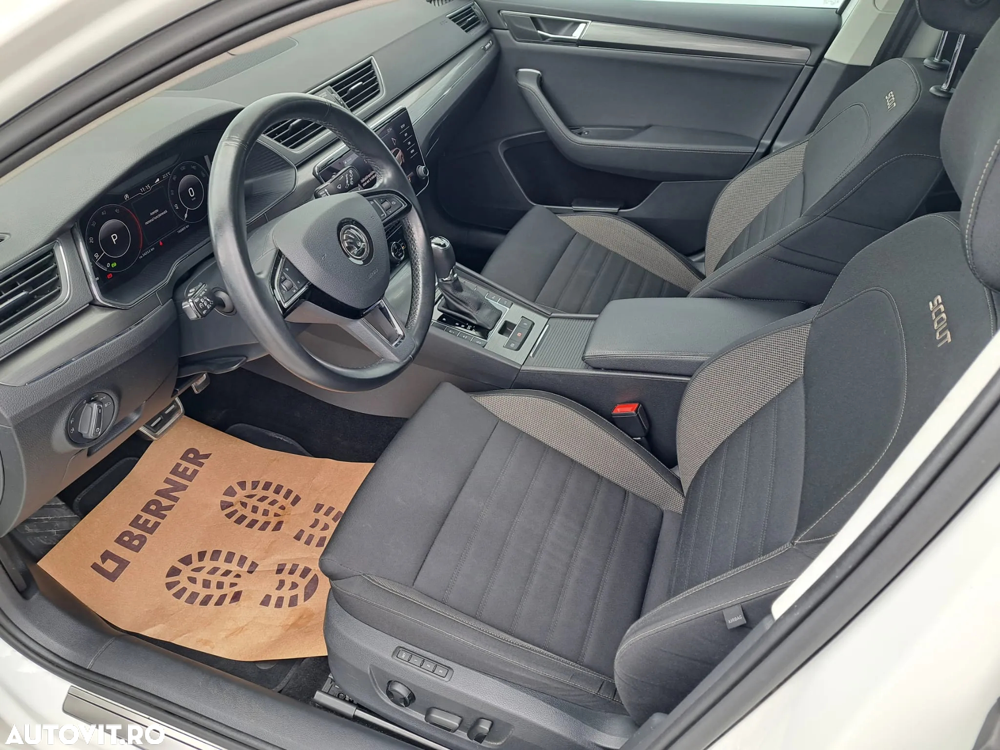 Skoda Superb Combi 2.0 TDI 4X4 DSG Scout - 33