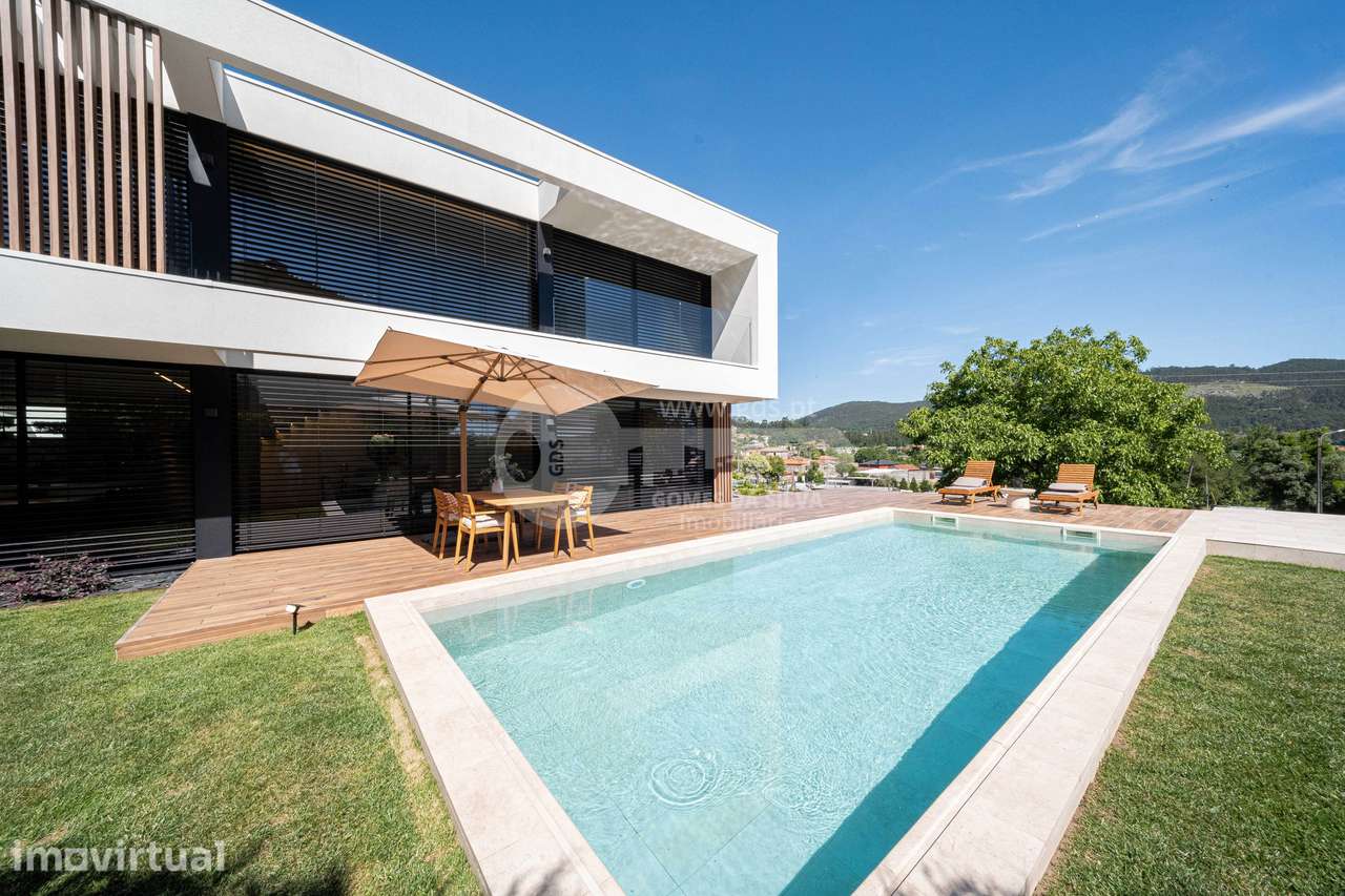 Moradia de Luxo T4 | Arquitetura Contemporânea | Tebosa, Braga - Grande imagem: 4/60