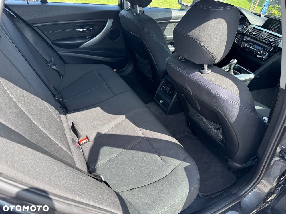 BMW Seria 3 318d Blue Performance Luxury Line - 24