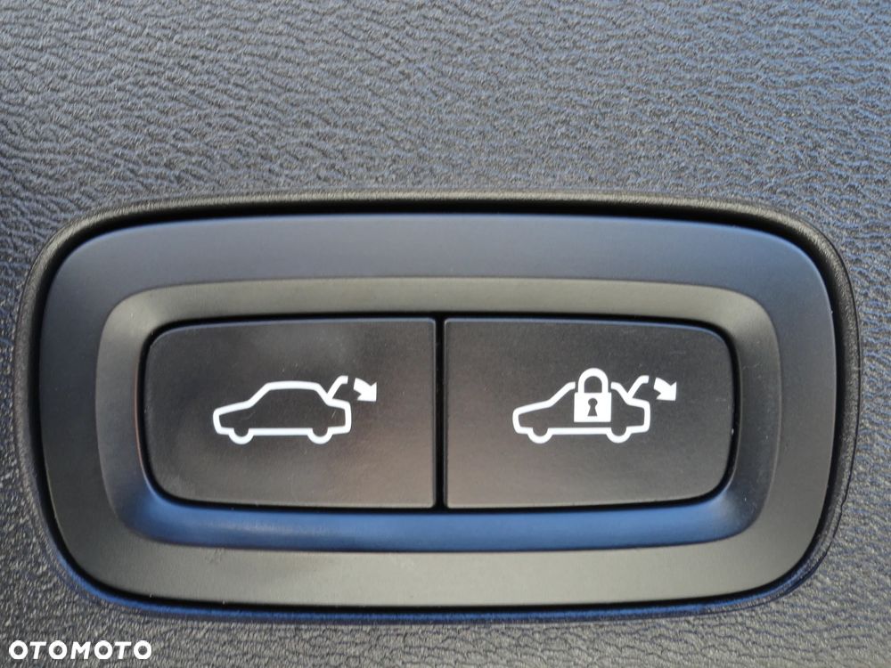 Volvo XC 60 B4 D AWD Geartronic Momentum Pro - 28