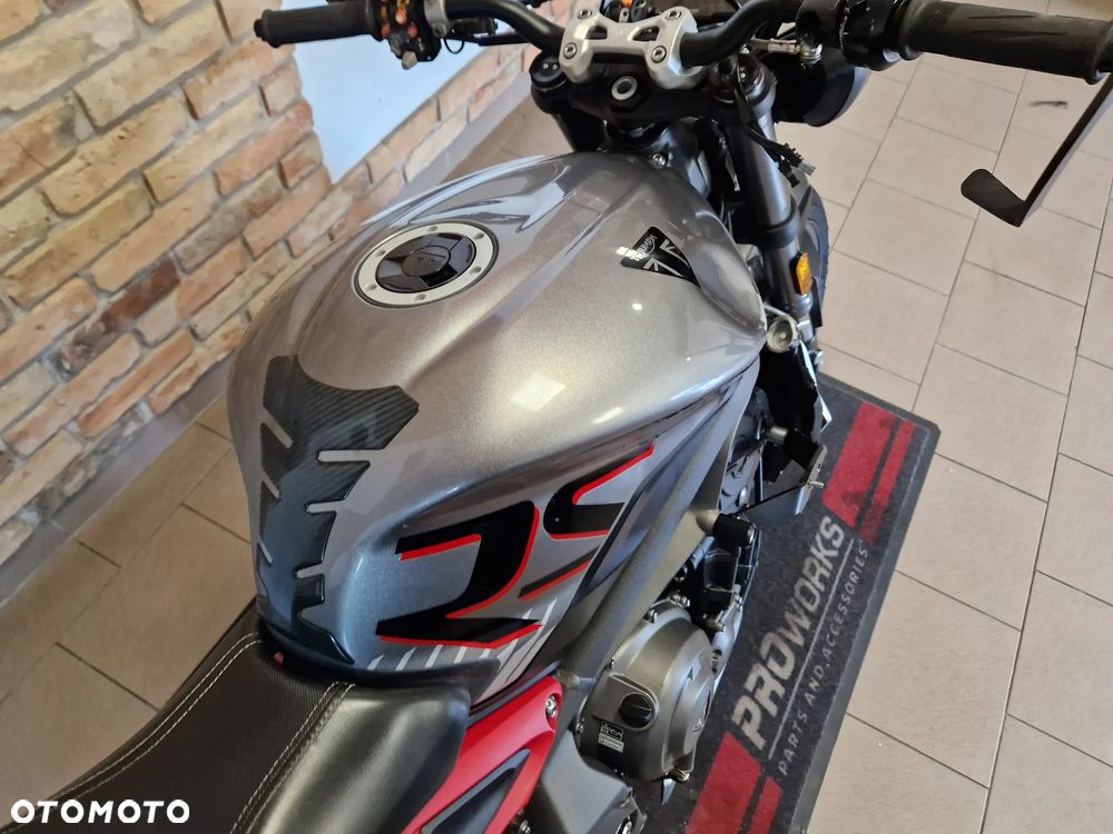 Triumph Street Triple - 25