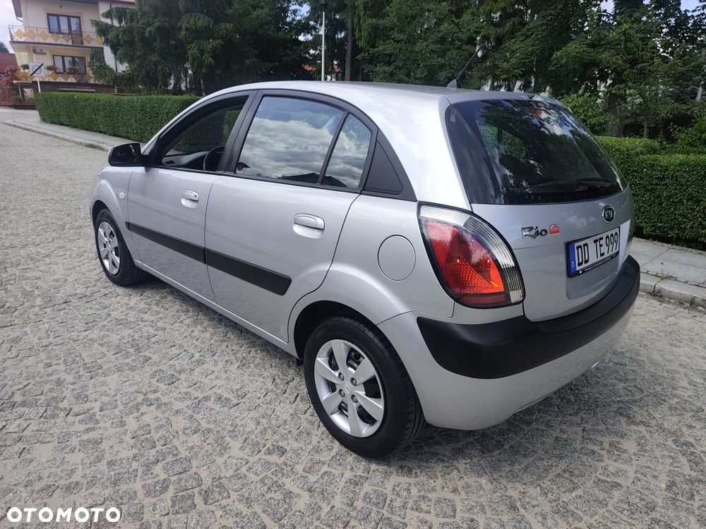 Kia Rio - 5