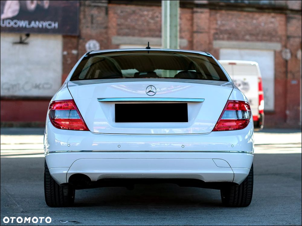 Mercedes-Benz Klasa C 180 BlueEFFICIENCY 7G-TRONIC Avantgarde - 8