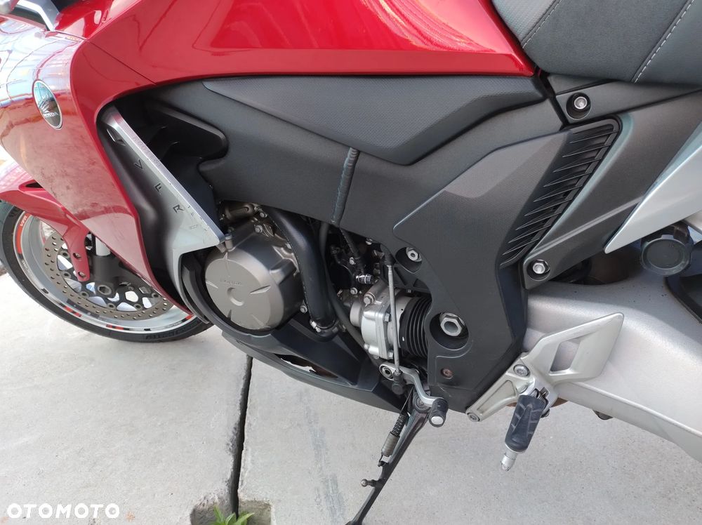 Honda VFR - 13