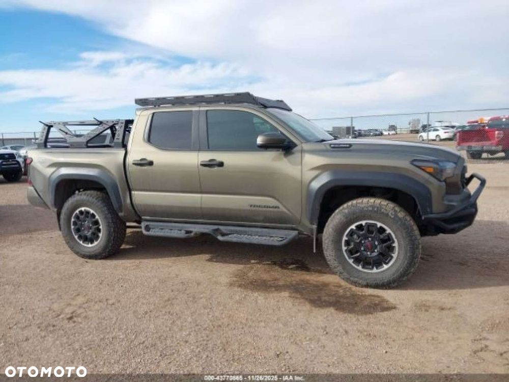 Toyota Tacoma - 6