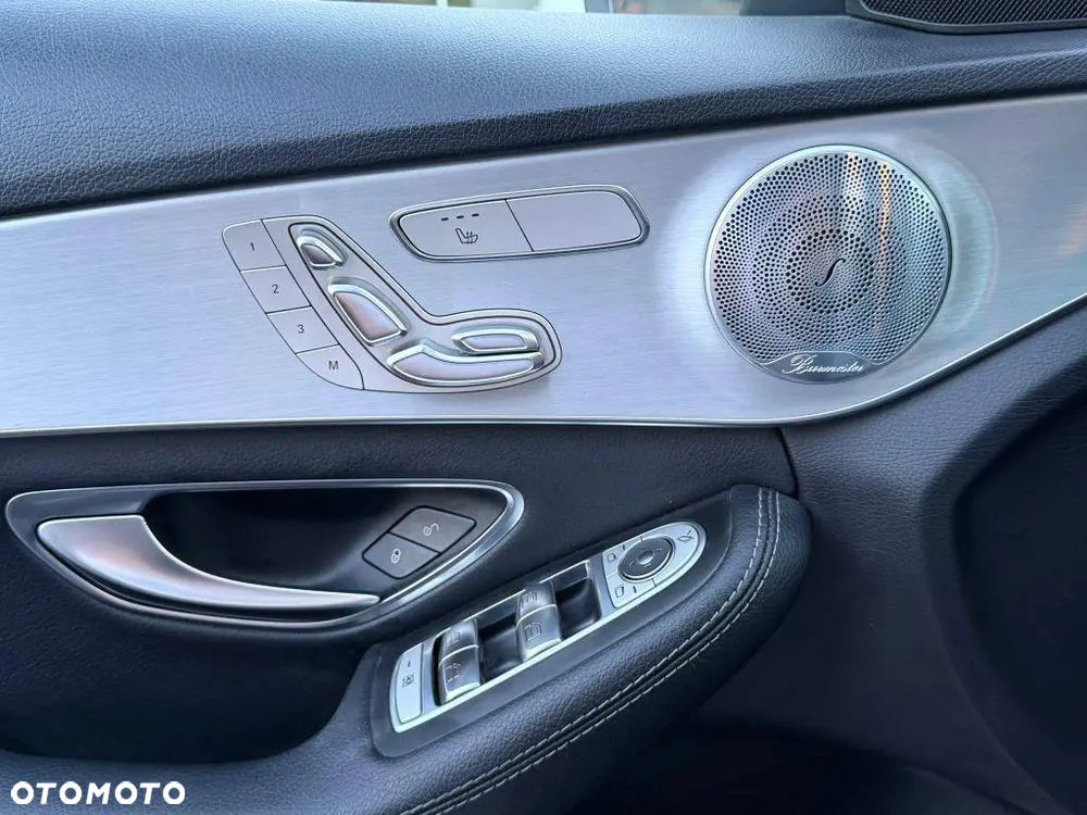 Mercedes-Benz Klasa C 300 7G-TRONIC AMG Line - 19