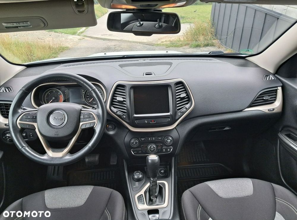 Jeep Cherokee - 4