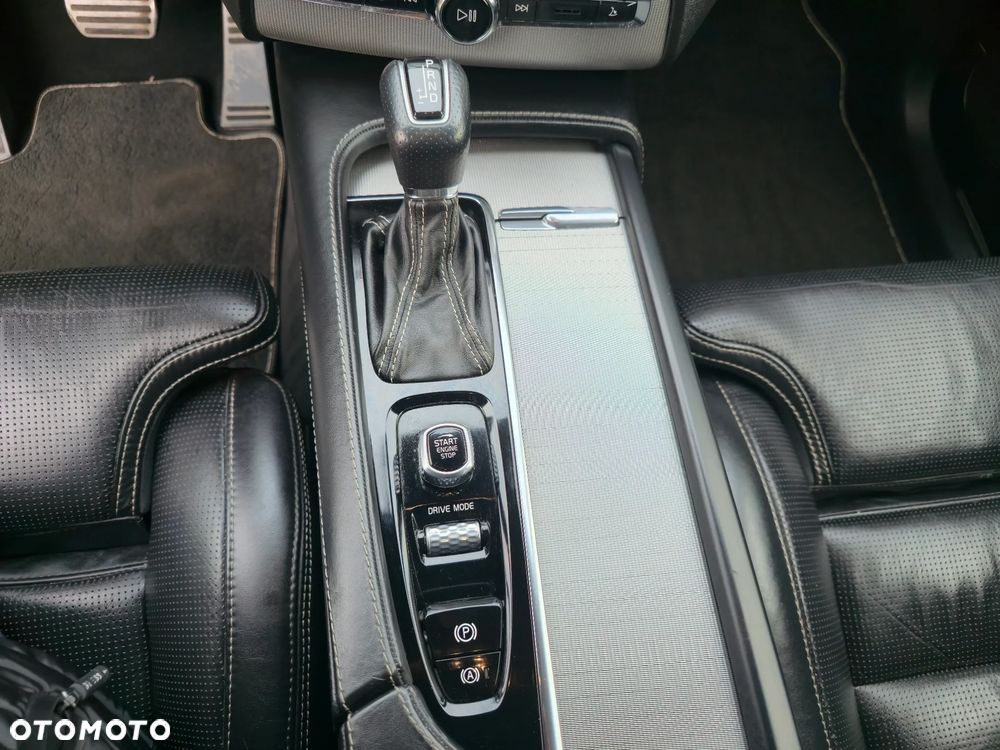 Volvo XC 90 D5 AWD R-Design - 21