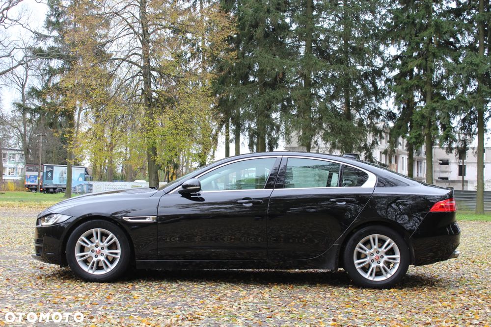 Jaguar XE 2.0 D Prestige - 5