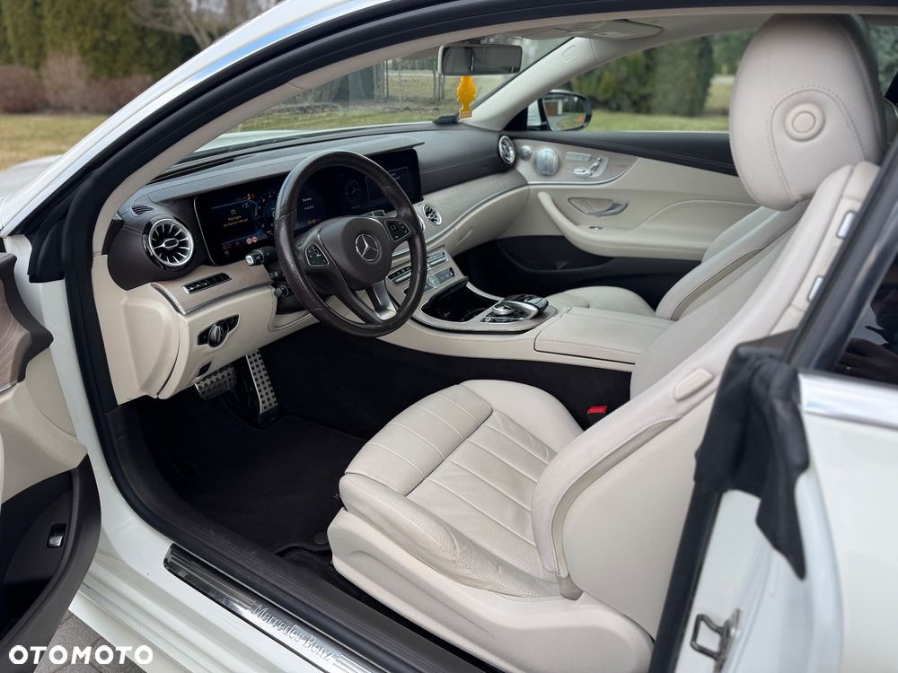 Mercedes-Benz Klasa E 400 4-Matic 9G-TRONIC - 34