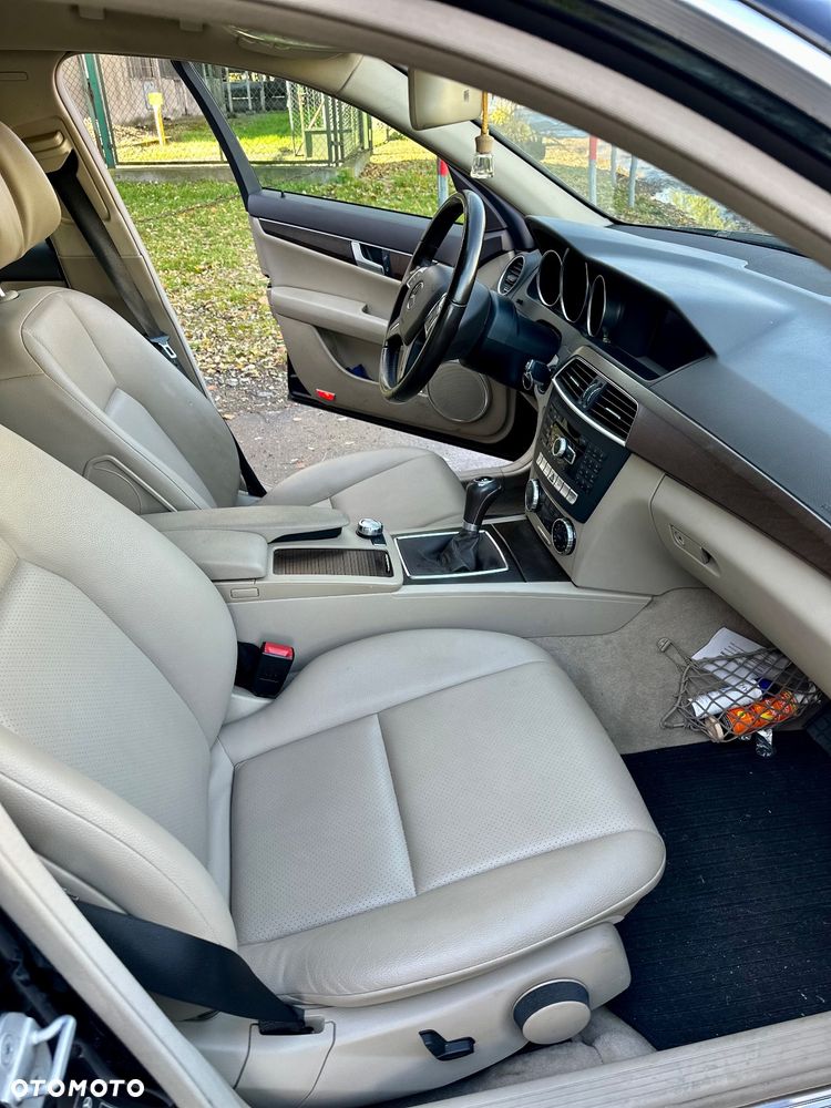 Mercedes-Benz Klasa C 200 CGI BlueEFFICIENCY Avantgarde - 12