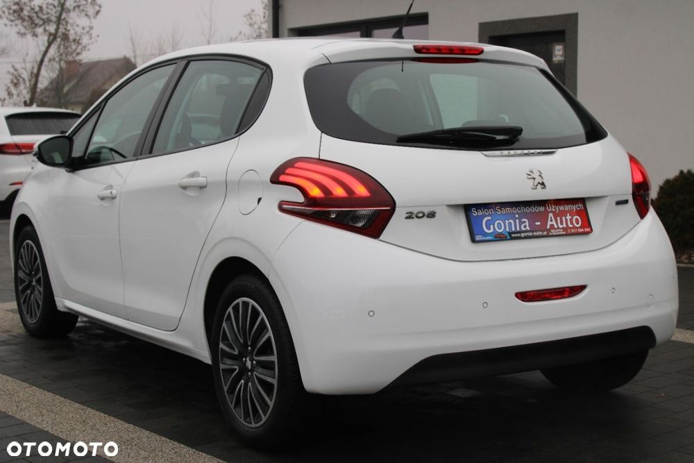 Peugeot 208 - 23