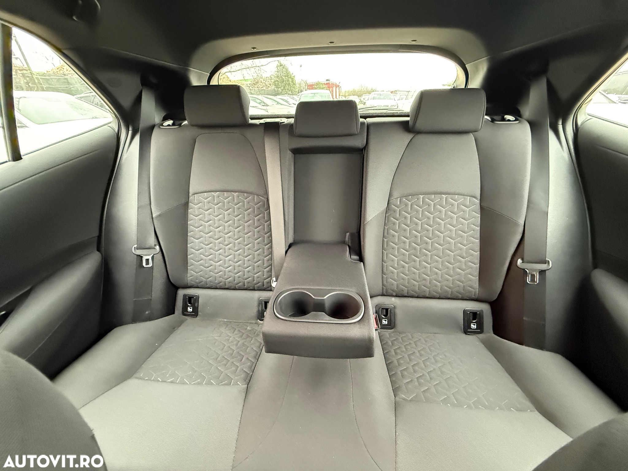 Toyota Corolla 2.0 Hybrid Lounge - 20