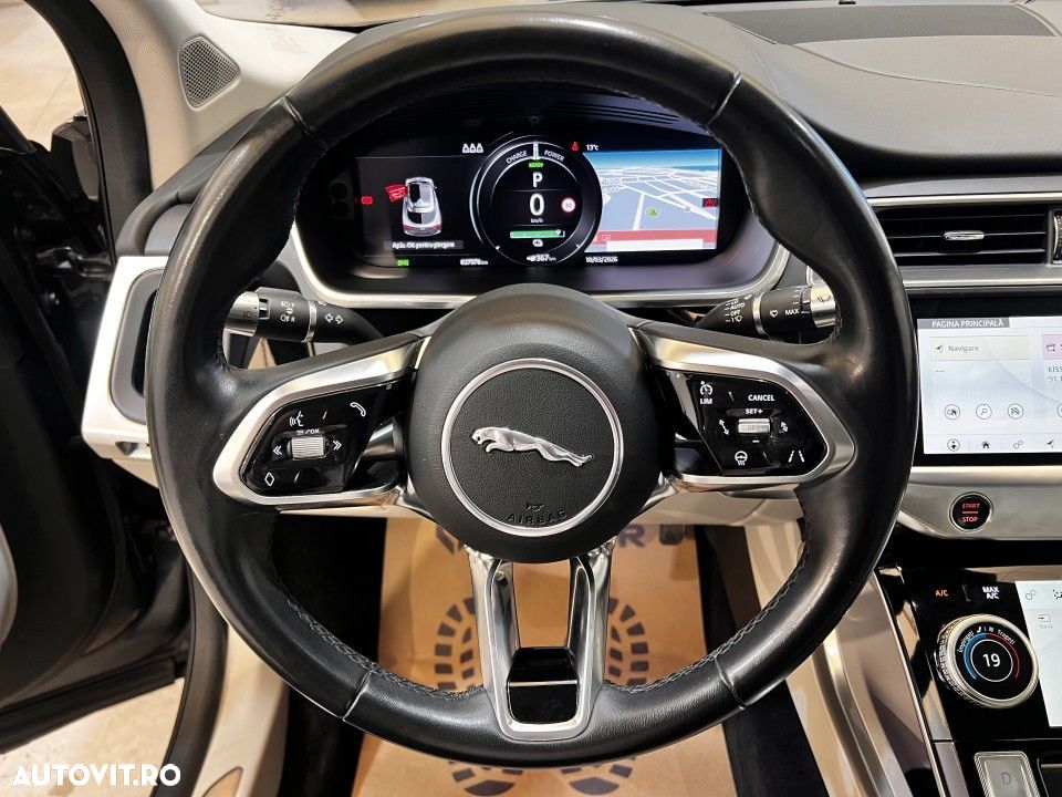 Jaguar I-Pace - 12