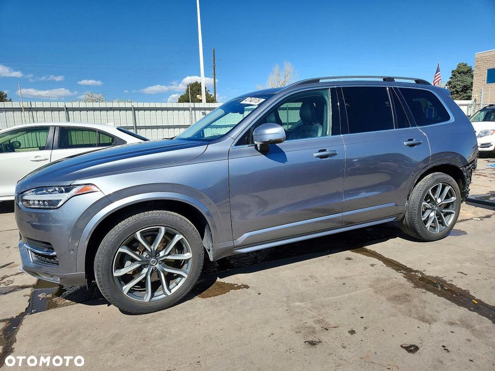 Volvo XC 90 - 1
