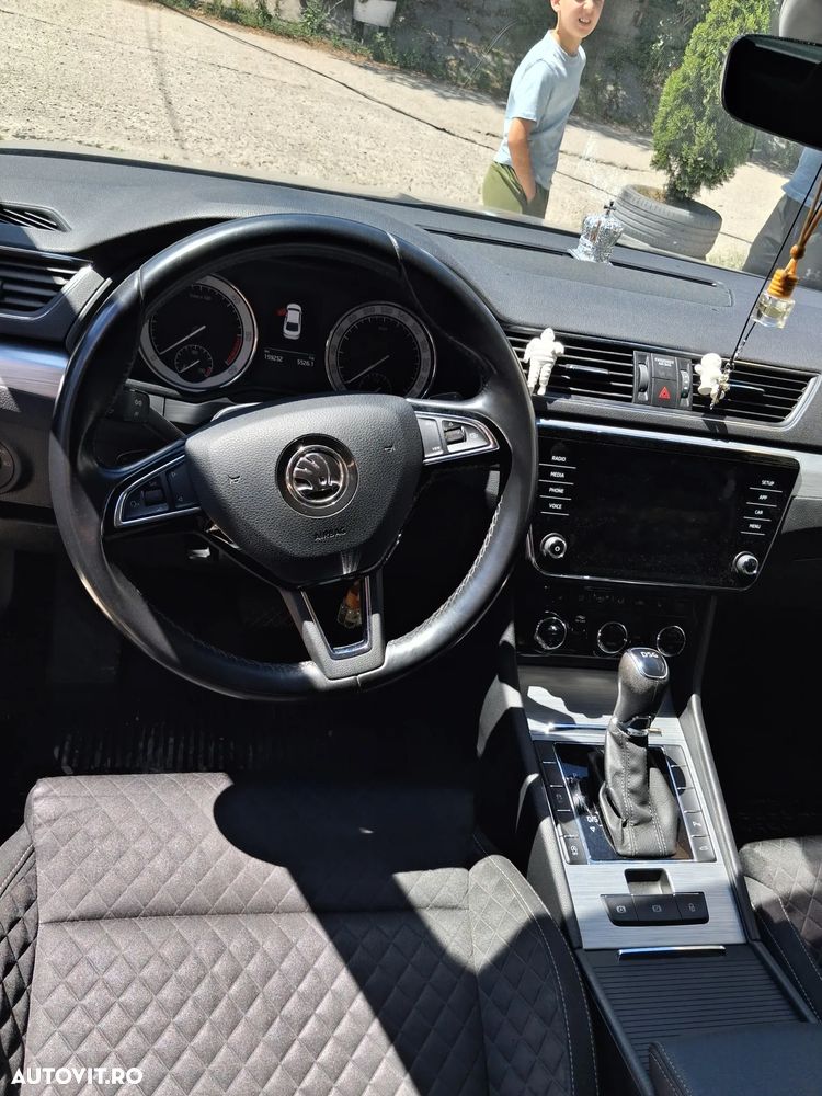 Skoda Superb 2.0 TDI DSG Ambition - 14