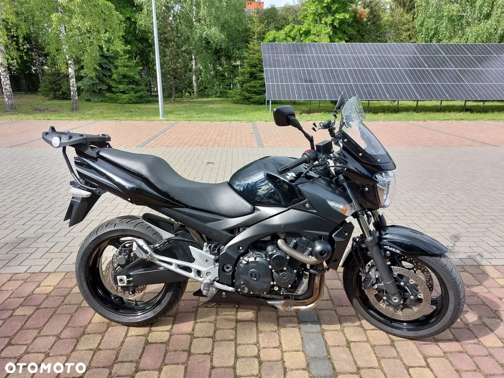 Suzuki GSR - 14