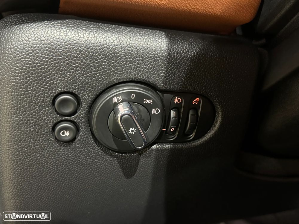 MINI 5 Portas Cooper Premium Yours Auto - 23