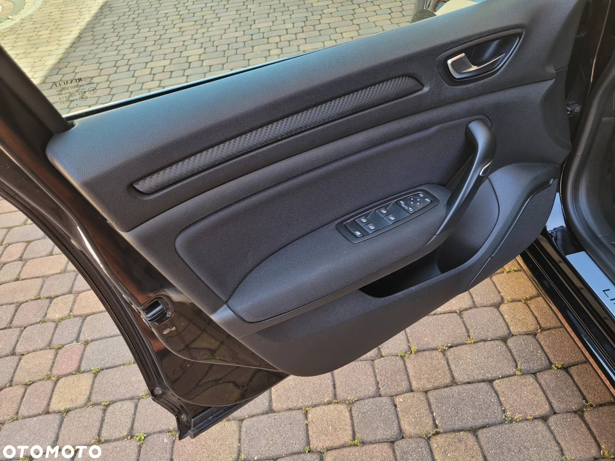 Renault Megane ENERGY TCe 140 EDC LIMITED - 12
