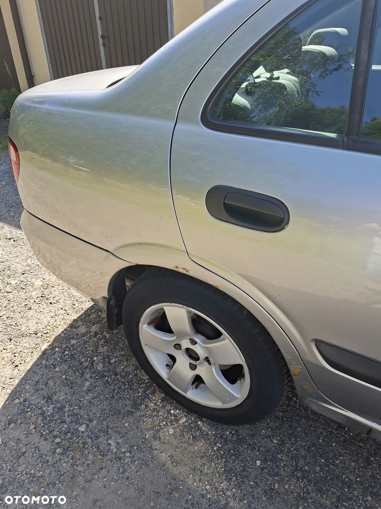 Nissan Almera 1.8 Visia - 8