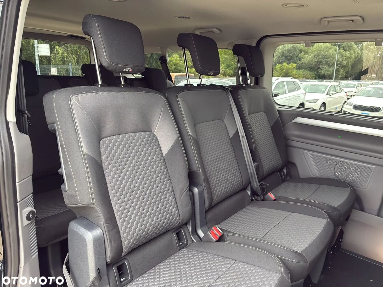Volkswagen Caravelle - 17