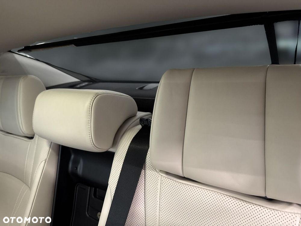 Lexus ES 300h Omotenashi - 12