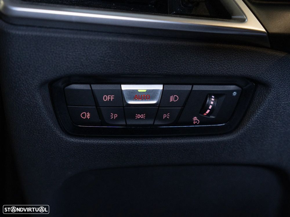 BMW 320 d Touring Pack Desportivo M Auto - 20
