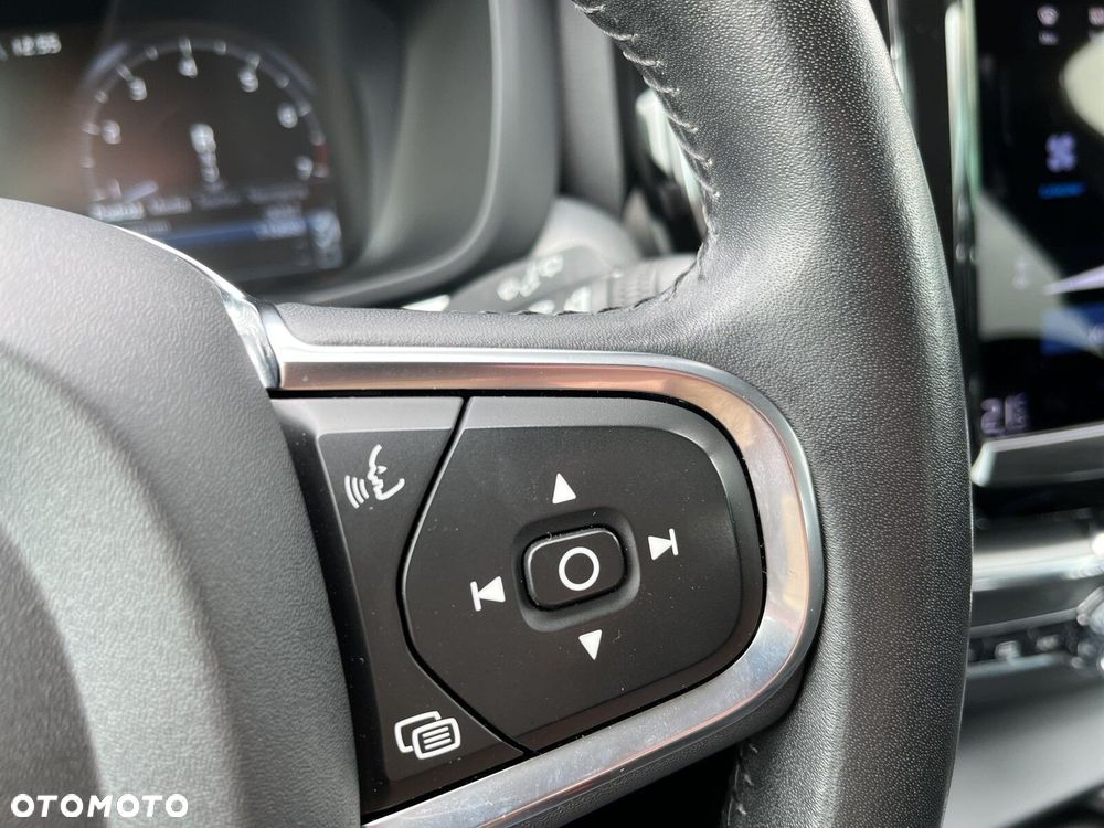 Volvo XC 60 B4 B Momentum - 27