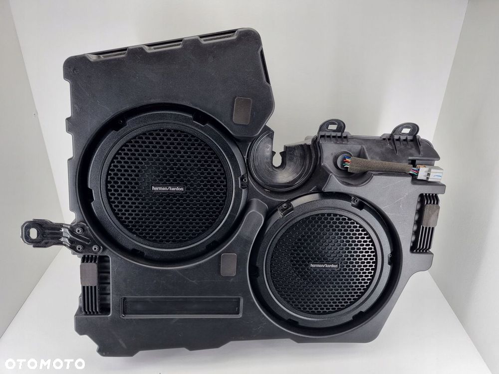 DODGE CHALLENGER SUBWOOFER HARMAN KARDON - 1